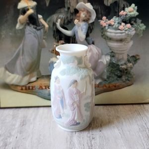 Authentic Retired Lladro Mini Tibor Japonesas Vase and signed Book lot